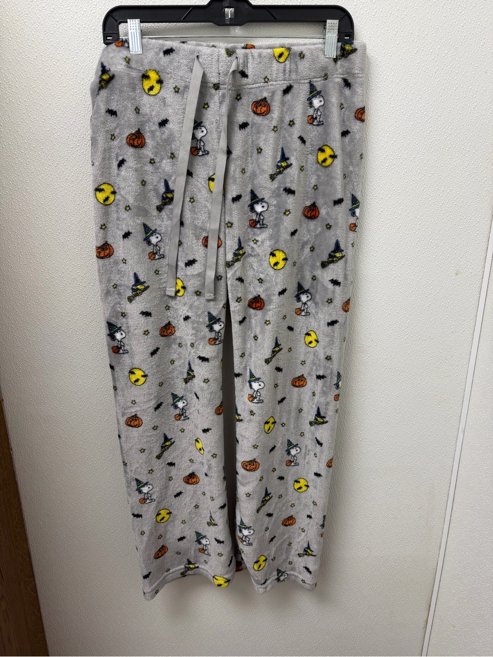 Peanuts Gray Halloween Snoopy Plush Pajama Pants with Pumpkin & Moon Print